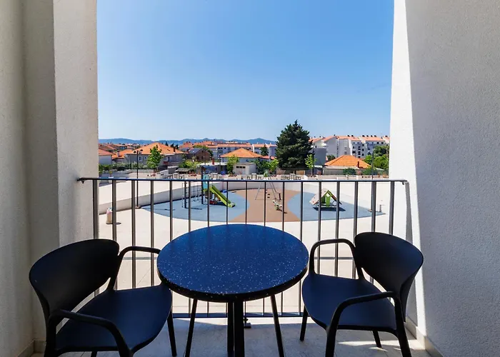 Zora By Belmont Realty Ζαντάρ